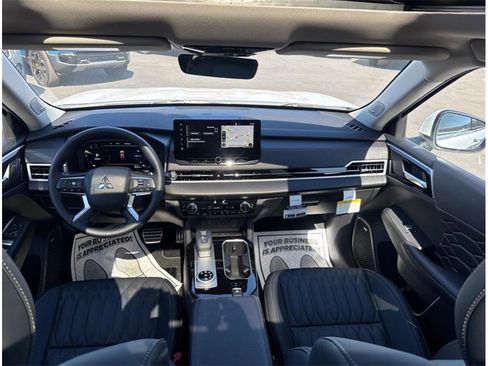 Used 2025 Mitsubishi Outlander 4WD Plug-In Hybrid image 15