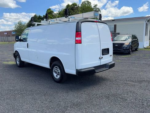 Used 2022 GMC Savana 2500 w/ Driver Convenience Package RWD image 4