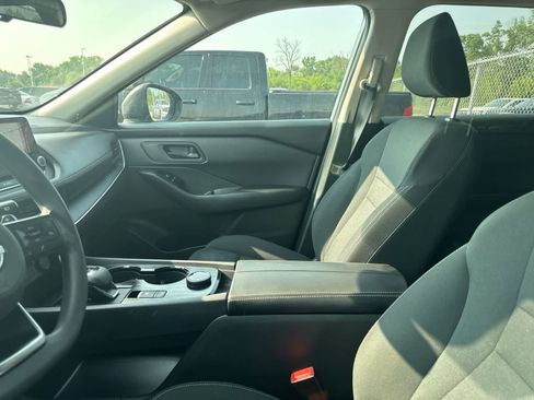 Used 2024 Nissan Rogue S AWD/4WD image 31