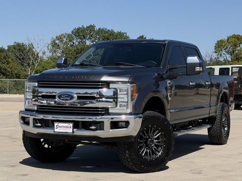 Used 2018 Ford F250 Lariat w/ Lariat Ultimate Package AWD/4WD image 2