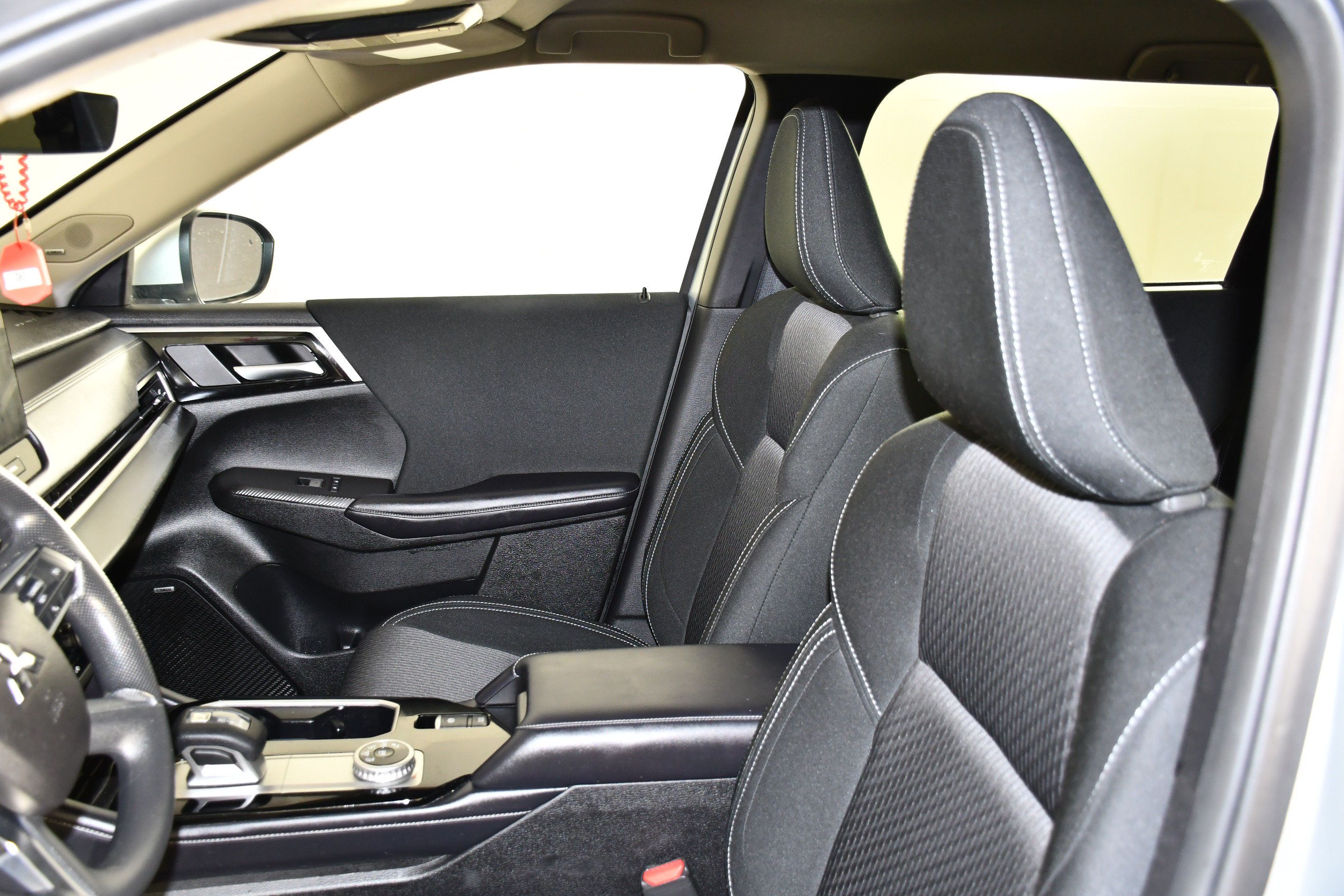 Used 2025 Mitsubishi Outlander ES FWD image 25
