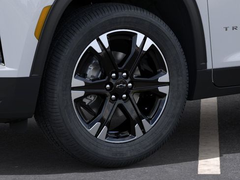 New 2027 Chevrolet Traverse LT w/ Sun and Wheel Package FWD image 10