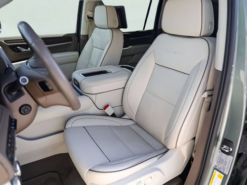 Used 2023 GMC Yukon XL Denali w/ Denali Reserve Package RWD image 10