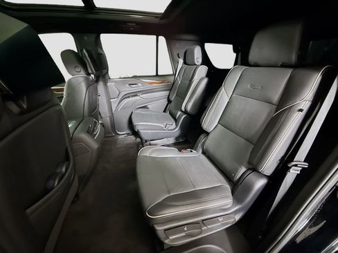 Used 2023 Cadillac Escalade Premium Luxury image 26
