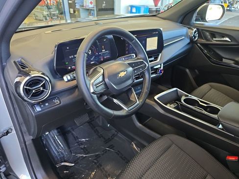 New 2025 Chevrolet Equinox LT image 10