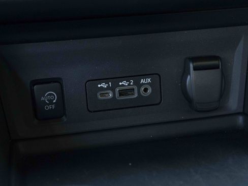 Used 2025 Nissan Sentra SR w/ Midnight Edition FWD image 32