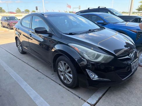 Used 2015 Hyundai Elantra SE w/ Option Group 02 FWD image 4