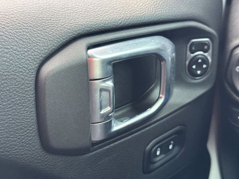 Used 2023 Jeep Wrangler Unlimited Sahara image 22