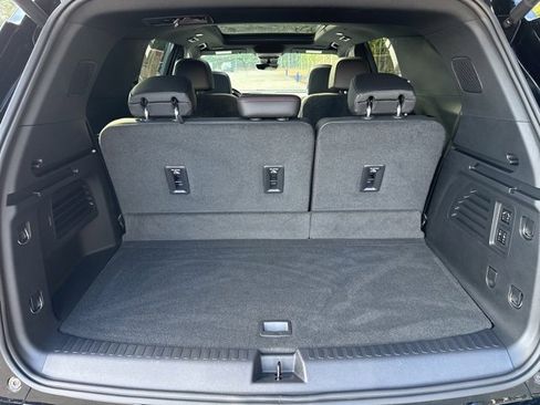 Used 2024 Chevrolet Traverse RS image 28
