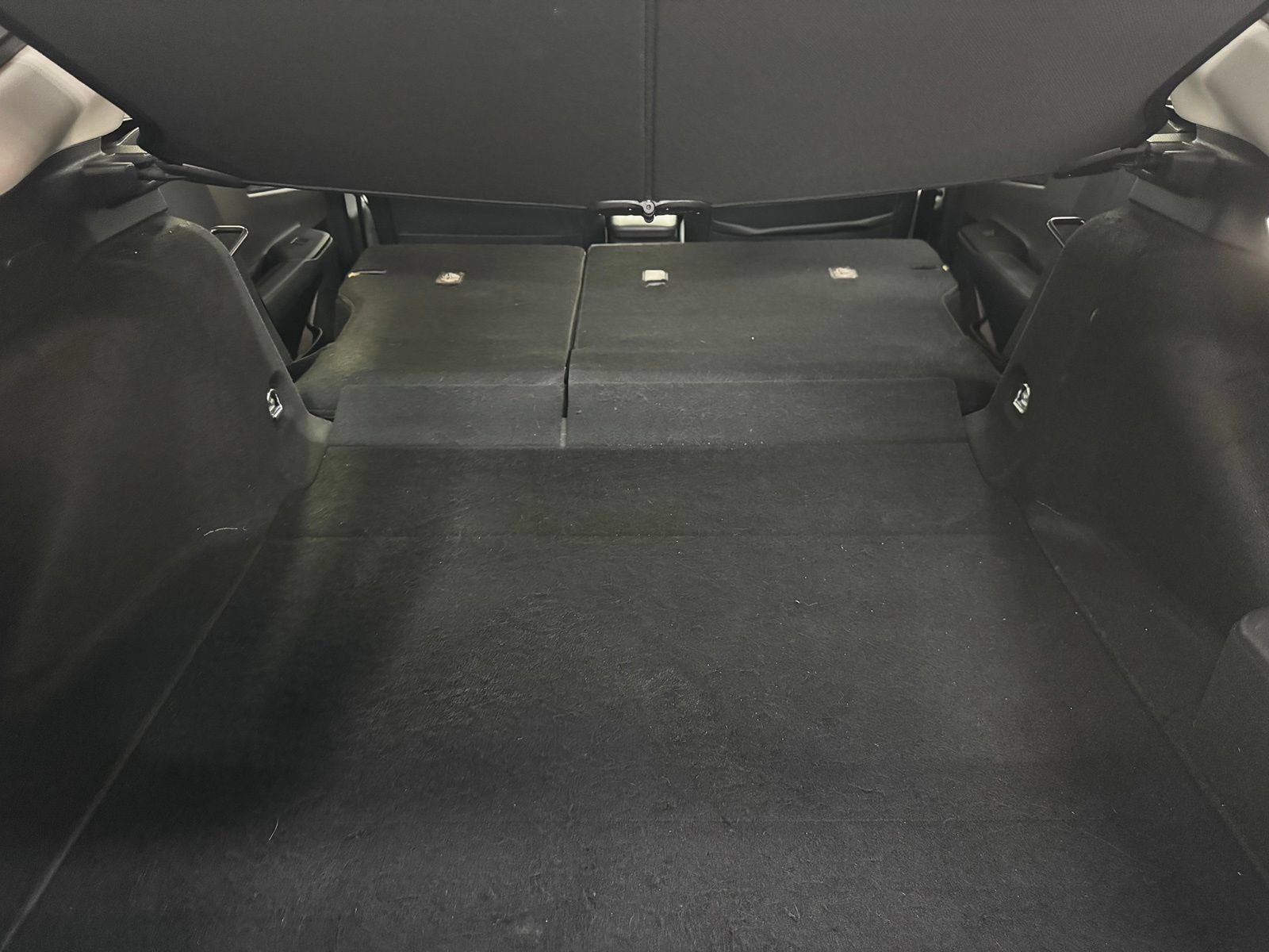 Used 2024 Toyota Prius LE FWD image 36