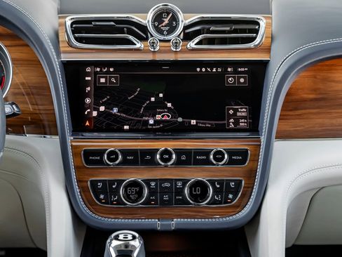Used 2023 Bentley Bentayga AWD/4WD image 22