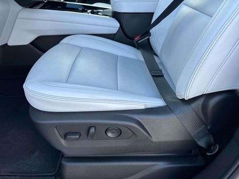 New 2026 Chevrolet Suburban Premier RWD image 18