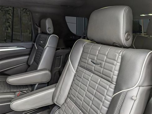 Certified 2025 Cadillac Escalade ESV V image 13