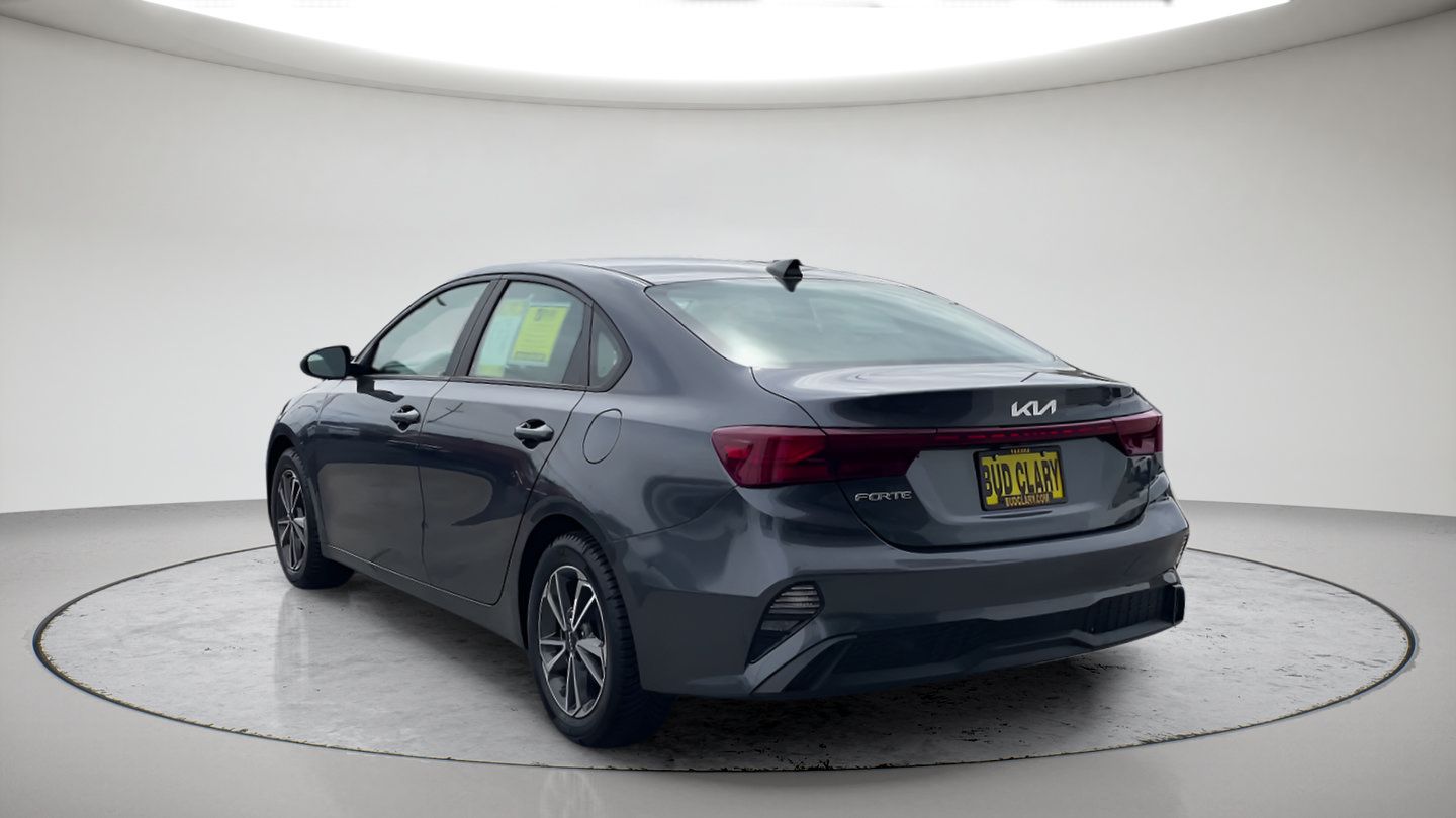 Used 2022 Kia Forte LXS FWD image 9