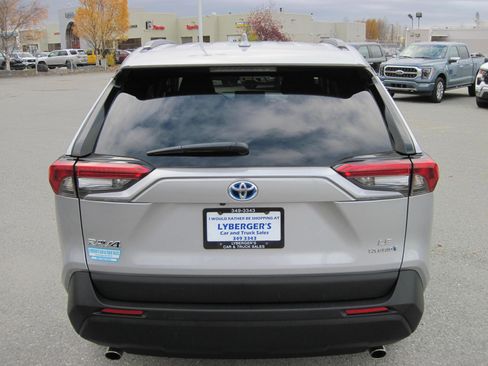 Used 2022 Toyota RAV4 LE image 5