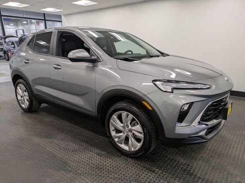 Used 2024 Buick Encore GX Preferred image 3