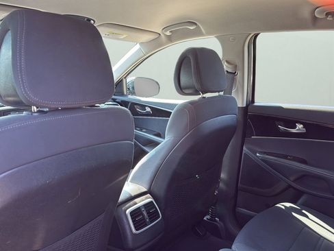 Used 2016 Kia Sorento LX FWD image 28