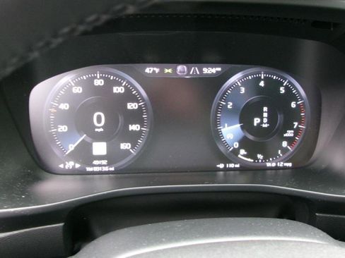 Used 2022 Volvo XC40 T5 R-Design w/ Advanced Package image 16