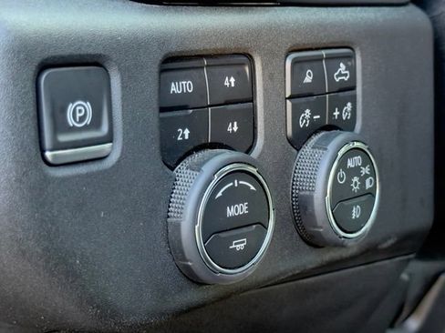 Used 2024 Chevrolet Silverado 2500 High Country w/ High Country Premium Package AWD/4WD image 28