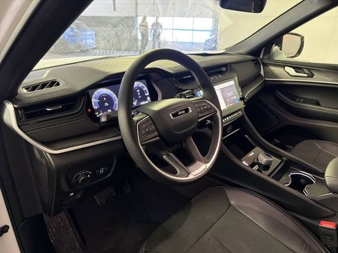 New 2026 Jeep Grand Cherokee Altitude AWD/4WD image 12