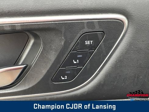 Used 2023 Nissan Rogue Platinum AWD/4WD image 16