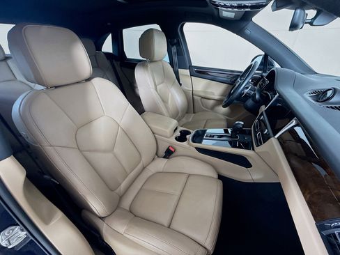 Certified 2022 Porsche Macan image 28