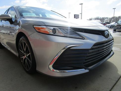 Used 2024 Toyota Camry XLE FWD image 37