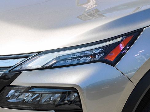 Used 2025 Nissan Rogue SL w/ SL Premium Package image 7