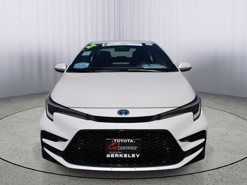 Used 2024 Toyota Corolla SE FWD image 3