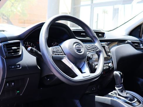 Used 2019 Nissan Rogue Sport SV FWD image 39