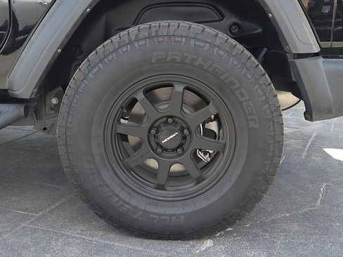 Used 2025 Jeep Wrangler Sport AWD/4WD image 5