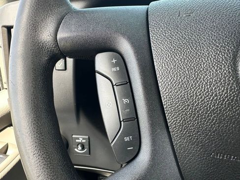 Used 2018 Chevrolet Express 2500 w/ Driver Convenience Package RWD image 28