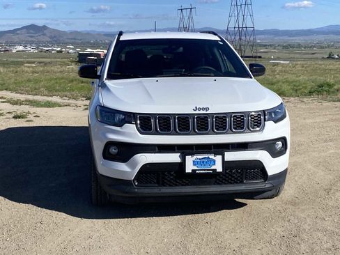 Used 2025 Jeep Compass Latitude AWD/4WD image 10