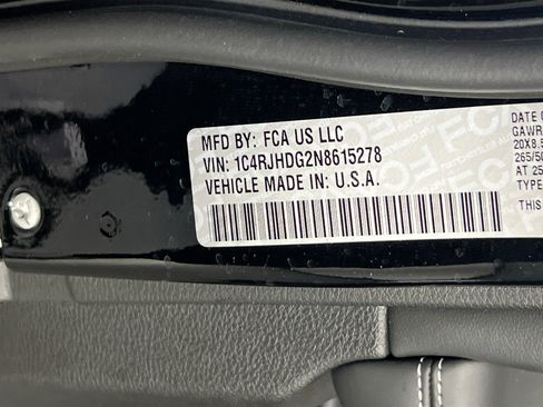 Used 2022 Jeep Grand Cherokee Overland w/ Luxury Tech Group IV image 34