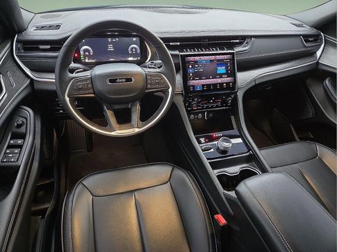 Used 2025 Jeep Grand Cherokee L Limited image 12