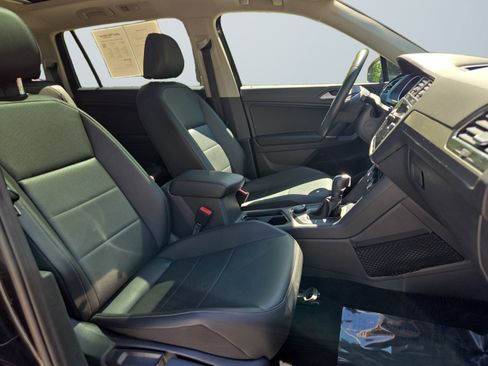 Used 2020 Volkswagen Tiguan SE w/ Panoramic Sunroof Package AWD/4WD image 17