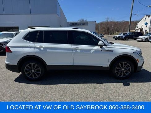 Used 2022 Volkswagen Tiguan SE w/ Panoramic Sunroof Package image 4