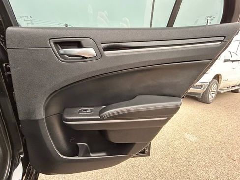 Used 2019 Chrysler 300 S image 45
