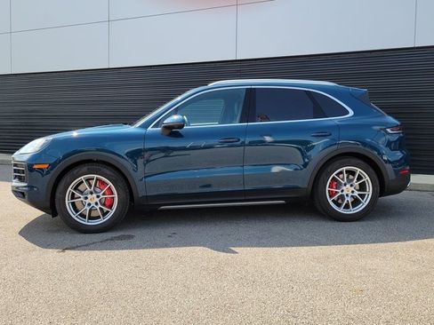 Certified 2025 Porsche Cayenne S AWD/4WD image 2