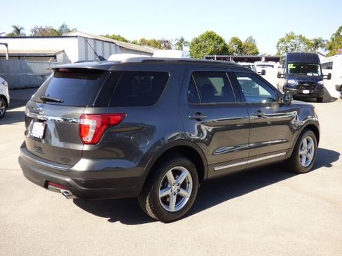 Used 2018 Ford Explorer XLT w/ Equipment Group 202A FWD image 3