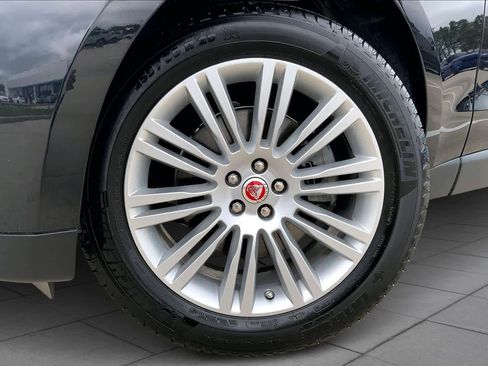 Used 2019 Jaguar F-PACE Portfolio image 10