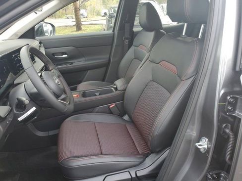 New 2026 Nissan Kicks SR w/ Cold Weather Package FWD image 9