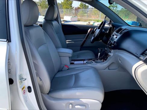 Used 2013 Toyota Highlander Limited image 9