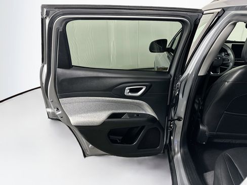 Used 2022 Jeep Compass Latitude image 24