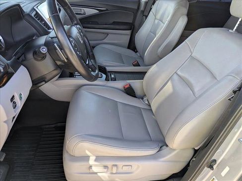 Used 2017 Honda Pilot Touring image 17