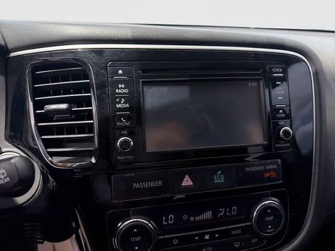 Used 2017 Mitsubishi Outlander ES FWD image 18