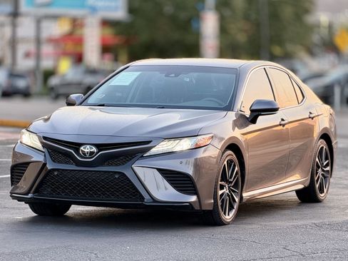 Used 2018 Toyota Camry XSE FWD image 3
