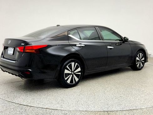 Used 2021 Nissan Altima 2.5 SV w/ SV Premium Package FWD image 5