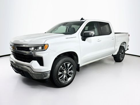 Used 2024 Chevrolet Silverado 1500 LT AWD/4WD image 3
