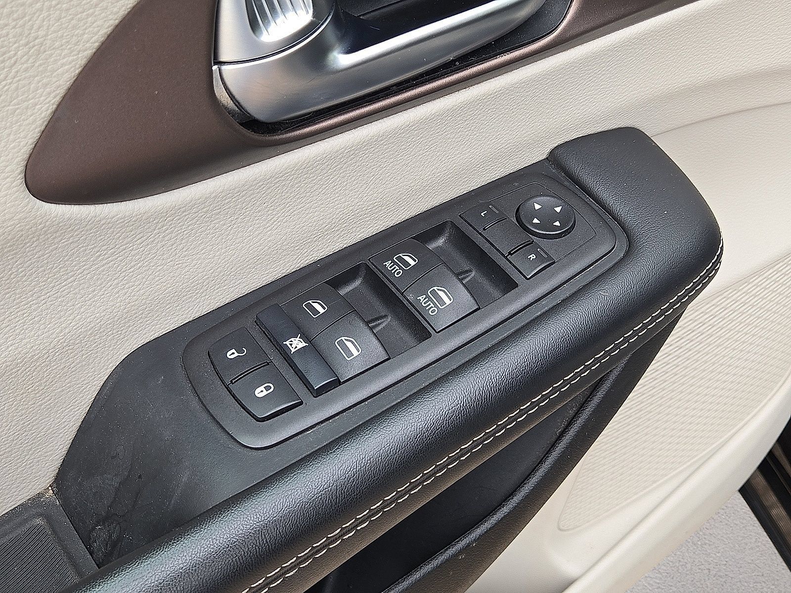 Used 2024 Chrysler Voyager LX FWD image 22